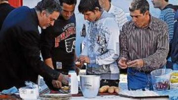 La plantilla unió fuerzas con un almuerzo. Hoy visitarán Cornellà-El Prat y comerán con Dani.