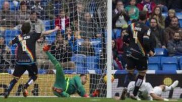 Keylor Navas encaja el segundo gol del Rayo.