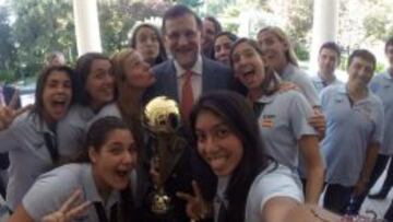 Las Guerras tom&aacute;ndose un &#039;selfie&#039; con Mariano Rajoy