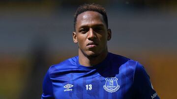 Yerry Mina durante el calentamiento antes de un partido con Everton.