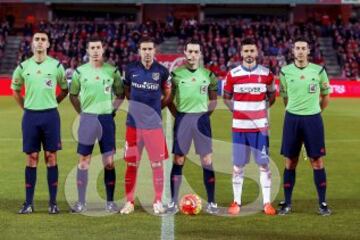 Granada-Atlético de Madrid. El árbitro Eduardo Prieto Iglesias, arropado por los capitanes de ambos equipos, Gabi y Fran Rico, los asistentes, Javier García Sabuco y Joan Méndez Mateo, y el cuarto árbitro César Soto Grado.