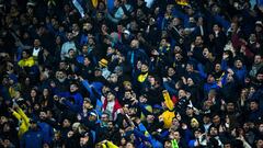 AME7032. BUENOS AIRES (ARGENTINA), 13/08/2019.- Aficionados de Boca Juniors animan este martes en el partido por los 16vos de final de la Copa Argentina entre Boca Juniors y Almagro, en estadio Ciudad de La Plata, Buenos Aires (Argentina). EFE/Demian Alday