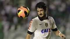 Chelsea complete Pato loan deal