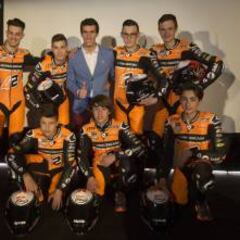 Rins dobla funciones: piloto de Moto2 y jefe de Moto3
