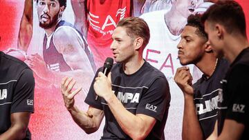 Fabien Causeur en su presentación como nuevo jugador del Armani Milán.