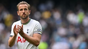 Tottenham Hotspur's English striker Harry Kane applauds the fans following the English Premier League football match between Tottenham Hotspur and Brentford at Tottenham Hotspur Stadium in London, on May 20, 2023. Brentford won the match 3-1. (Photo by Glyn KIRK / AFP) / RESTRICTED TO EDITORIAL USE. No use with unauthorized audio, video, data, fixture lists, club/league logos or 'live' services. Online in-match use limited to 120 images. An additional 40 images may be used in extra time. No video emulation. Social media in-match use limited to 120 images. An additional 40 images may be used in extra time. No use in betting publications, games or single club/league/player publications. /