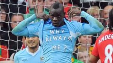 <b>POLÉMICO. </b>Balotelli muestra una camiseta tras marcar al United.