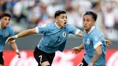 AMDEP3681. LA PLATA (ARGENTINA), 08/06/2023.- Anderson Duarte (c) de Uruguay celebra su gol hoy, en un partido de las semifinales de la Copa Mundial de Fútbol sub-20 entre Uruguay e Israel en el estadio Diego Armando Maradona en La Plata (Argentina). EFE/ Juan Ignacio Roncoroni
