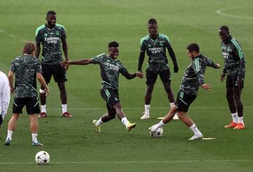 Vinicius y Hazard.