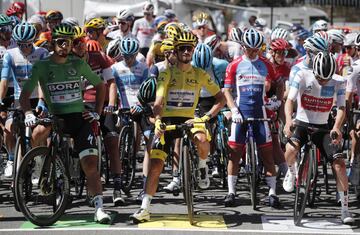 El ciclista francés Julian Alaphilippe antes del inicio de la cuarta etapa del Tour. 