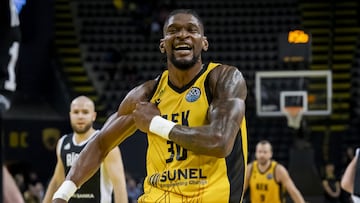 Chris Silva, pívot del AEK Atenas griego, en la Champions FIBA.
