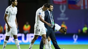 Casemiro se retir&oacute; lesionado en la final de la Supercopa de Europa.
