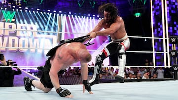 Seth Rollins y Brock Lesnar durante el WWE Super ShowDown.