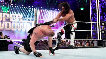 Seth Rollins y Brock Lesnar durante el WWE Super ShowDown.