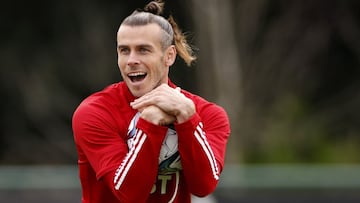 Gareth Bale, en una de las sesiones de entrenamiento con la selecci&oacute;n galesa.