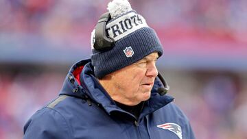 ORCHARD PARK, NEW YORK - JANUARY 08: Head coach Bill Belichick of the New England Patriots watches his team play during the third quarter against the Buffalo Bills at Highmark Stadium on January 08, 2023 in Orchard Park, New York. Bryan M. Bennett/Getty Images/AFP (Photo by Bryan M. Bennett / GETTY IMAGES NORTH AMERICA / Getty Images via AFP)