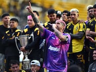 Futbol, Coquimbo Unido vs Union Española.
Fecha 30, Liga primera 2025.
Los jugadores de Coquimbo Unido, centro, celebran el triunfo contra Union Española durante el partido de primera division disputado en el estadio Francisco Sanchez Rumoroso de Coquimbo, Chile.
06/12/2025
Alejandro Pizarro Ubilla/Photosport
Football, Coquimbo Unido vs Union Española.
Date 30, First League 2025.
Coquimbo Unido’s players, center, celebrate the victory against Union Española during the first division match played at the Francisco Sanchez Rumoroso stadium in Coquimbo, Chile.
06/12/2025
Alejandro Pizarro Ubilla/Photosport