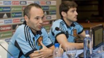 Iniesta y Casillas, en rueda de prensa