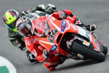 Andrea Dovizioso y Yonny Hernández.