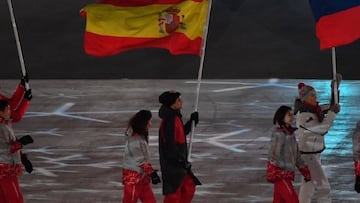 25/02/2018 Javier Fernández ceremonia clausura Juegos Olímpicos de Invierno de PyeongChang.
Los Juegos Olímpicos de Invierno de PyeongChang (Corea del Sur) han vivido este domingo su broche final con la ceremonia de clausura, después de convertirse en la primera cita donde las dos Coreas han desfilado e incluso competido bajo la bandera unificada, en una jornada en la que el Javier Fernández, bronce en patinaje artístico, ha portado la enseña española.
DEPORTES
COE