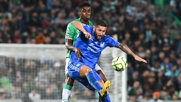 (L-R), Andre-Pierre Gignac of Tigres and Felix Torres of Santos during the game Santos vs Tigres UANL, corresponding to Round 01 of the Torneo Clausura 2023 of the Liga BBVA MX, at TSM -Corona- Stadium, on January 08, 2023.
<br><br>
(I-D), Andre-Pierre Gignac de Tigres y Felix Torres de Santos durante el partido Santos vs Tigres UANL, Correspondiente a la Jornada 01 del Torneo Clausura 2023 de la Liga BBVA MX, en el Estadio TSM -Corona-, el 08 de Enero de 2023.