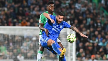 (L-R), Andre-Pierre Gignac of Tigres and Felix Torres of Santos during the game Santos vs Tigres UANL, corresponding to Round 01 of the Torneo Clausura 2023 of the Liga BBVA MX, at TSM -Corona- Stadium, on January 08, 2023.

<br><br>

(I-D), Andre-Pierre Gignac de Tigres y Felix Torres de Santos durante el partido Santos vs Tigres UANL, Correspondiente a la Jornada 01 del Torneo Clausura 2023 de la Liga BBVA MX, en el Estadio TSM -Corona-, el 08 de Enero de 2023.