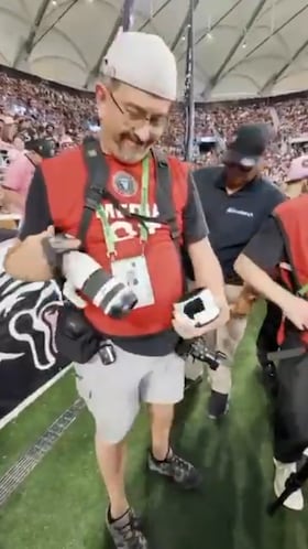 Messi “daña” a fotógrafo: “Me lo rompió, quedará para la historia”