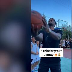 WATCH: Jimmy Butler makes backwards basket, makes it look easy