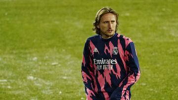 Soccer Football - La Liga Santander - Osasuna v Real Madrid - El Sadar Stadium, Pamplona, Spain - January 9, 2021 Real Madrid&#039;s Luka Modric during the warm up before the match REUTERS/Vincent West