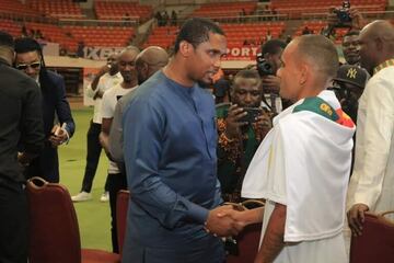 Eto'o, con Douala, en la Copa África.