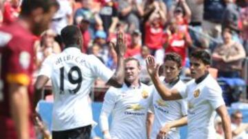 Rooney, junto a Herrera, hizo dos goles.