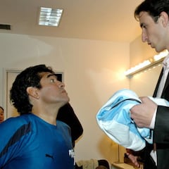 La despedida de Maradona a Manu Ginóbili tras su retirada