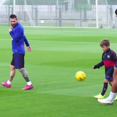 A chip off the old block as Luis Suárez's son crashes Barça training