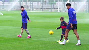 A chip off the old block as Luis Suárez's son crashes Barça training