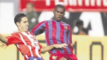 <b>RIGUROSA EXPULSIÓN. </b>Pablo Ibañez y Samuel Etoo, en un lance del Atlético-Barça...