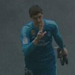 Courtois winds up Atlético fans with gesture at the Wanda