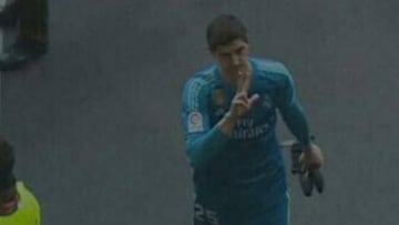 Courtois, al marcharse del Wanda tras el derbi. 