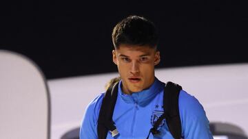 Soccer Football - FIFA World Cup Qatar 2022 Arrival - Argentina team arrives in Doha - Hamad International Airport, Doha, Qatar - November 17, 2022 Argentina's Joaquin Correa arrives in Doha for the FIFA World Cup Qatar 2022 REUTERS/Hannah Mckay