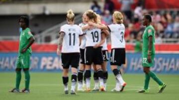 Las jugadoras de Alemania celebran uno de los 10 goles marcados a Costa de Marfil.
