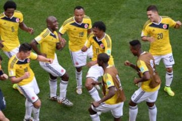 James hizo el segundo gol de cabeza. El baile de Colombia se hizo famoso.