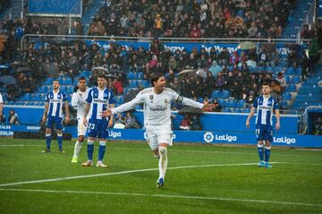Alavés 0-1 Real Madrid | Gran centro de Toni Kroos y Sergio Ramos que la peinó para batir a Pacheco y adelantar a su equipo en Mendizorroza. 
