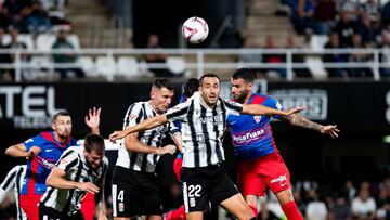 Olivas, Alcalá y Sipcic formaron en el centro de la zaga.