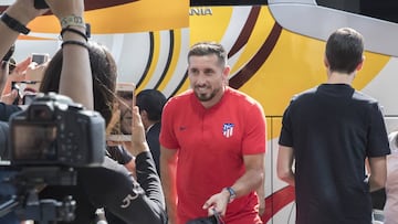 La estrella local, H&eacute;ctor Herrera a su llegada al hotel de concentraci&oacute;n del Atl&eacute;tico en San Luis Potos&iacute;. 