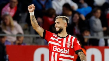 El delantero argentino tuvo una brillante actuación con el Girona en el duelo de este martes ante el Real Madrid, rival ante el que marcó cuatro anotaciones.