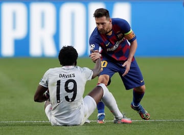 Messi y Alphonso Davies.