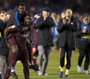 Los jugadores del Barcelona celebraron el título de Liga en el césped de Riazor