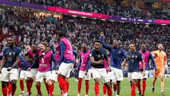 Jugadores de Francia celebran el pase a las Semifinales de la Copa del Mundo de Qatar.