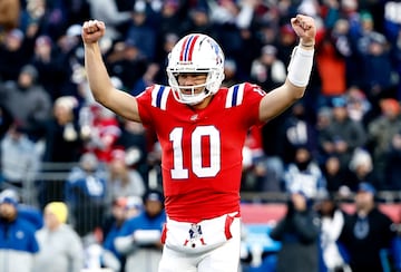 FOXBOROUGH, MASSACHUSETTS - DECEMBER 01: Drake Maye #10 of the New England Patriots reacts after a touchdown in the fourth quarter of a game against the Indianapolis Colts at Gillette Stadium on December 01, 2024 in Foxborough, Massachusetts.   Winslow Townson/Getty Images/AFP (Photo by Winslow Townson / GETTY IMAGES NORTH AMERICA / Getty Images via AFP)