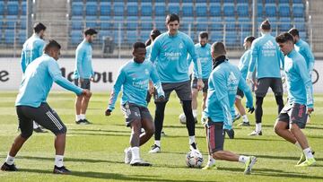 Los jugadores del Real Madrid, durante su último entrenamiento antes de medirse con el Valencia.