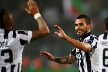 0-3. Carlos Tévez festejó el tercer tanto.